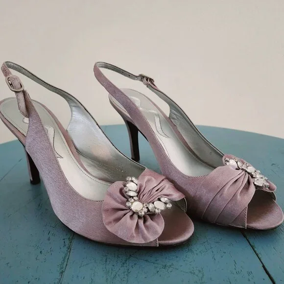 The Touch of Nina Velato Women's Silver Heels Satin W/ Gem Rhinestone Size: 7.5 - Picture 2 of 7